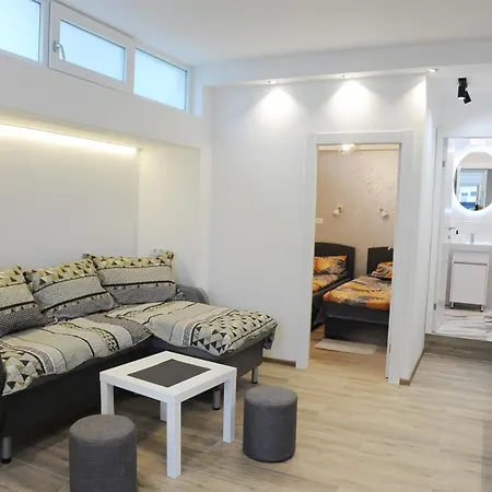 404 Apartment *
